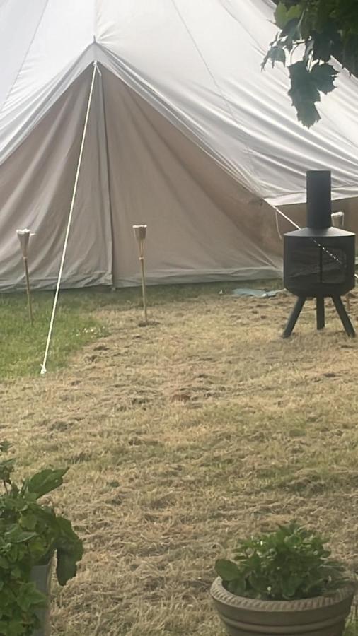 Готель Luxury Glamping At The Riverside Скегнесс Екстер'єр фото